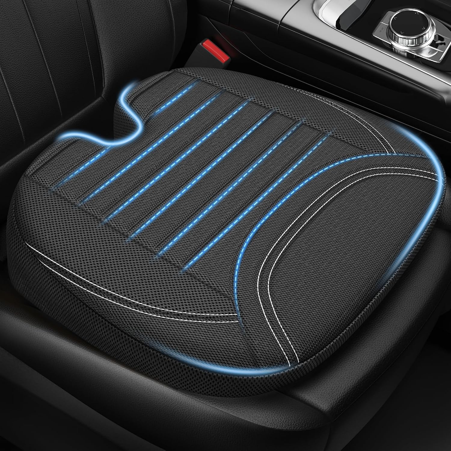 Car Seat Cushion Memory Foam - 尾骨の痛みを軽減し視界を良くするウェッジ型カーシートクッション、通気性のあるチャンネルデザインのエアロゴニックメモリーフォームシートクッション、車、SUV、トラックに適合、滑り止めメッシュカバー付き