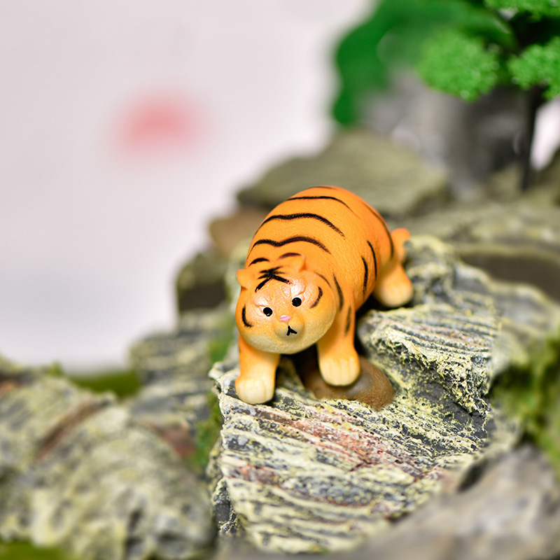 ウォーキングタイガーミニチュアフィギュア漫画動物モデル妖精の - Car Accessories Xmas のレビューと価格